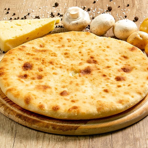 Осетинский пирог с сыром, картофелем и грибами