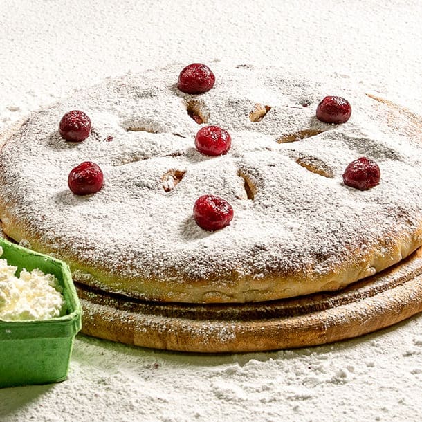 С творогом и вишней